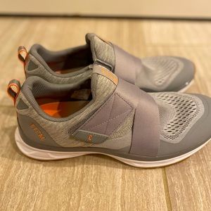 Tiem size 10 spin shoes